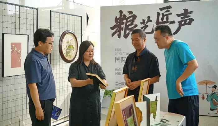 麥稈畫驚艷亮相 非遺與糧食融合的藝術(shù)盛宴